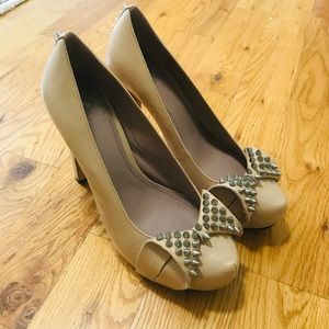 Vince camuto heels size 9.5
